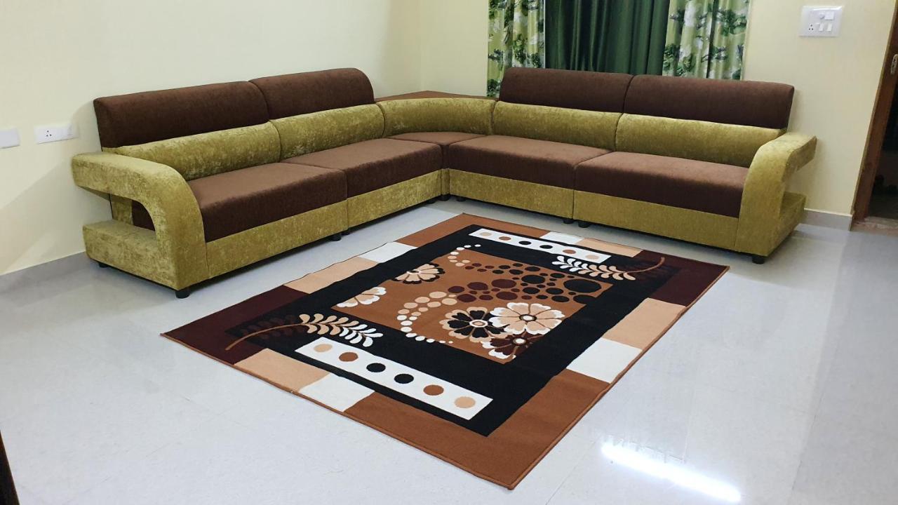 Tirupati Homestay - 2Bhk Ac Family Apartments Near Alipiri And Kapilatheertham - Walk To A2B Veg Restaurant - Wifi - Android Tv - Easy Access To Tirumala Extérieur photo
